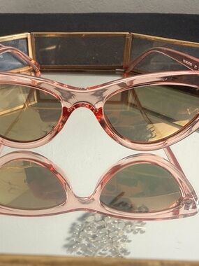 Pink Cat-Eye Sunglasses - Transparent Pink Frame